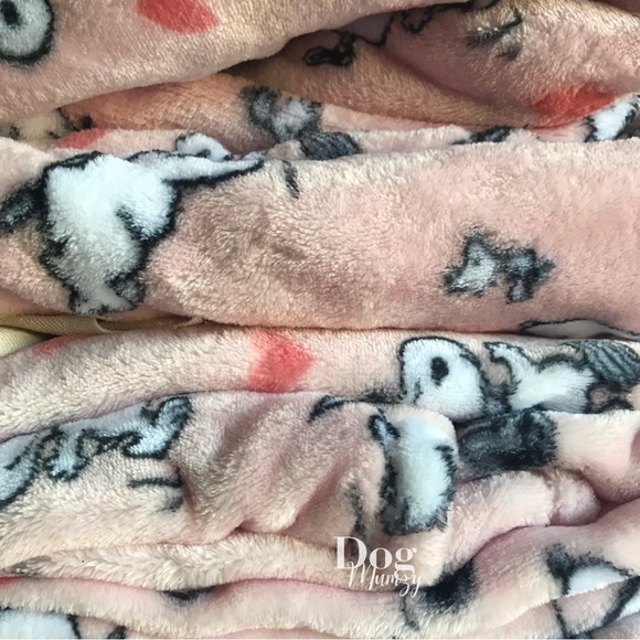 Snoopy Peanuts Gang Valentine’s Day Queen Fleece Blanket Pink with Hearts - Picture 4 of 5